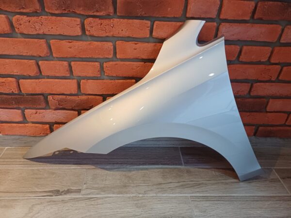 VW GOLF MK8 2020-2024 PASSENGER SIDE WING PANEL SILVER LA7W - Image 2