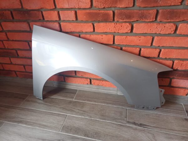 VW PASSAT B6 2005-2009 DRIVER SIDE WING PANEL SILVER COLOUR - Image 4
