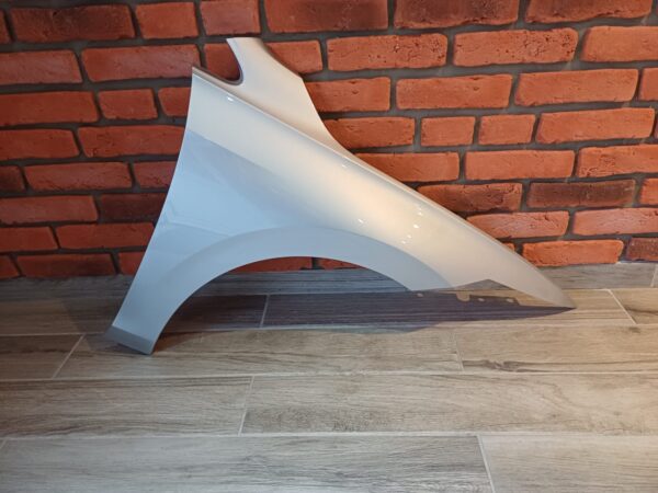 VW GOLF MK8 2020-2024 DRIVER SIDE WING PANEL SILVER LA7W