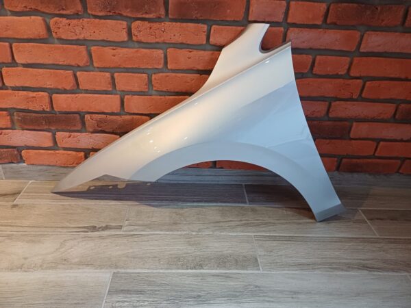 VW GOLF MK8 2020-2024 PASSENGER SIDE WING PANEL SILVER LA7W