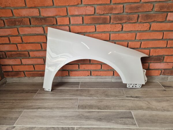 VW PASSAT B6 2005-2009 DRIVER SIDE WING PANEL WHITE COLOUR - Image 2