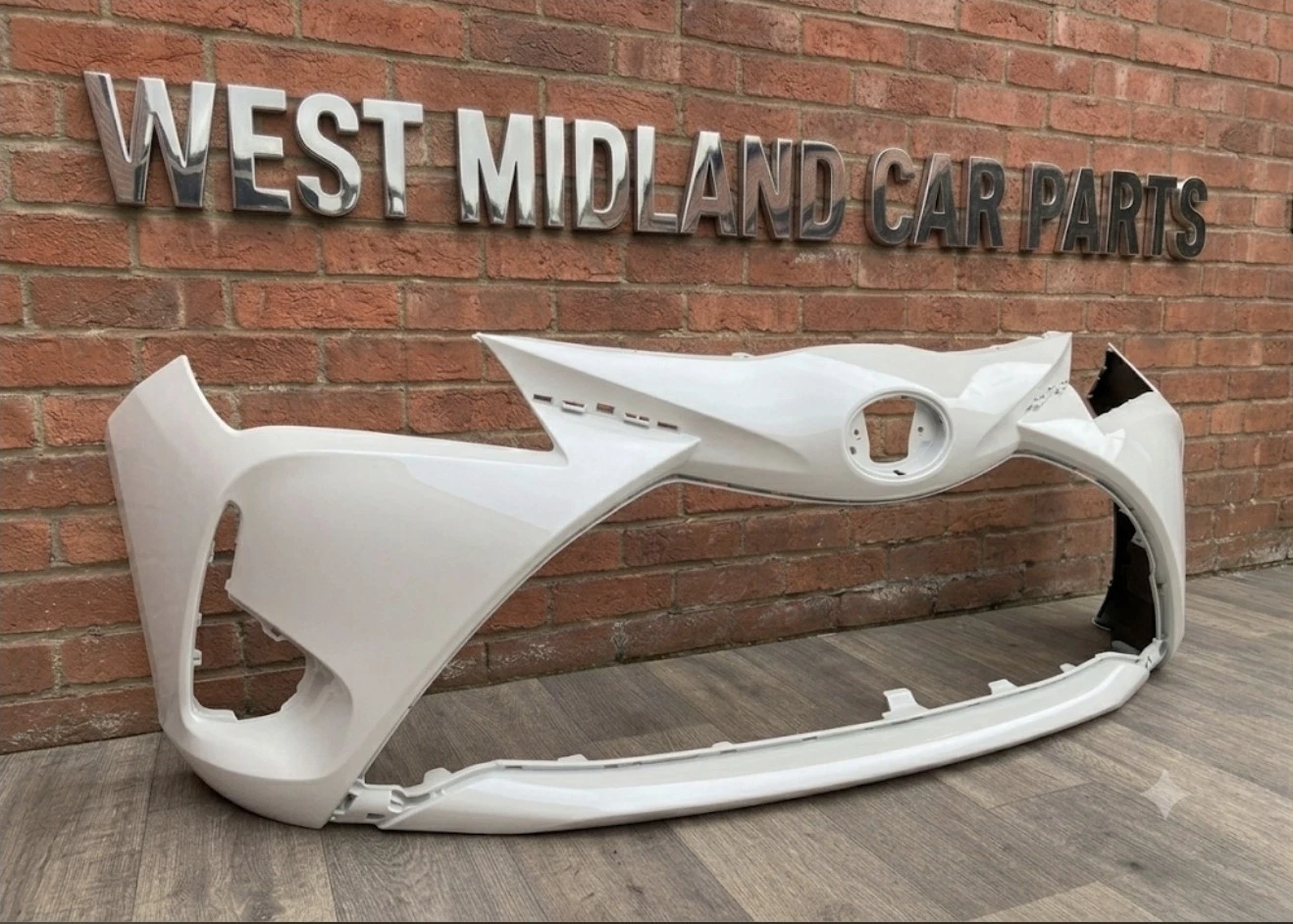 TOYOTA YARIS 2018-2020 FRONT BUMPER WHITE 040